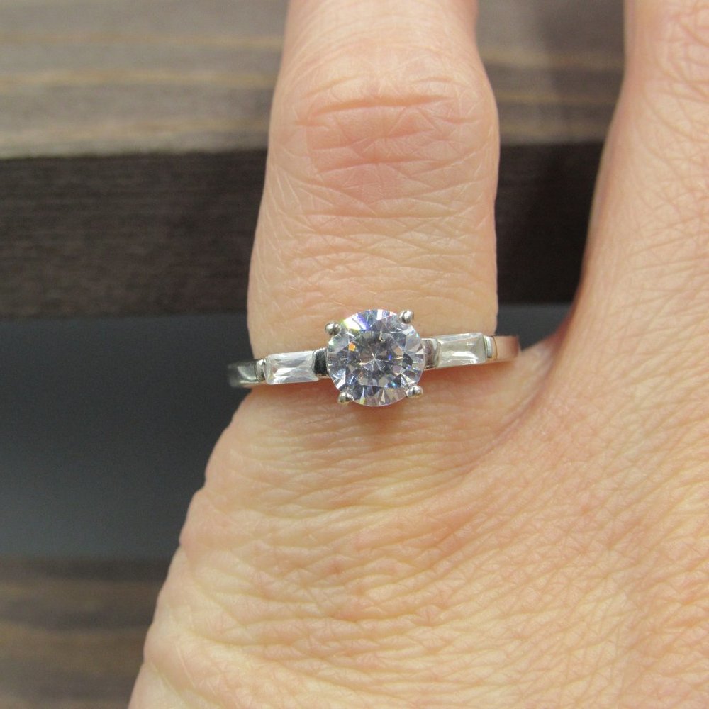 Size 6 Sterling Silver Clear Cubic Zirconia Ring - Picture 4 of 8